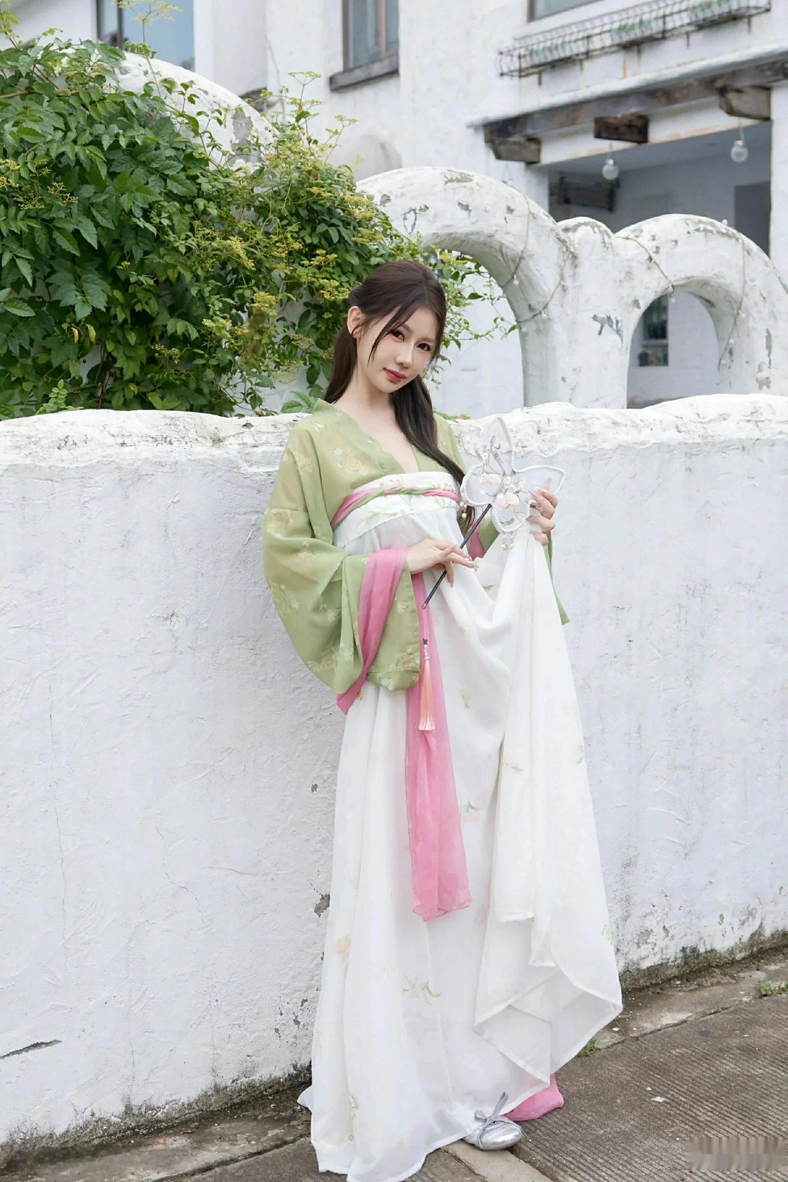 尹甜甜  [XiuRen]高清写真图 2025.09.30 No.10834 尹甜甜sunny 性感汉服第1张图片