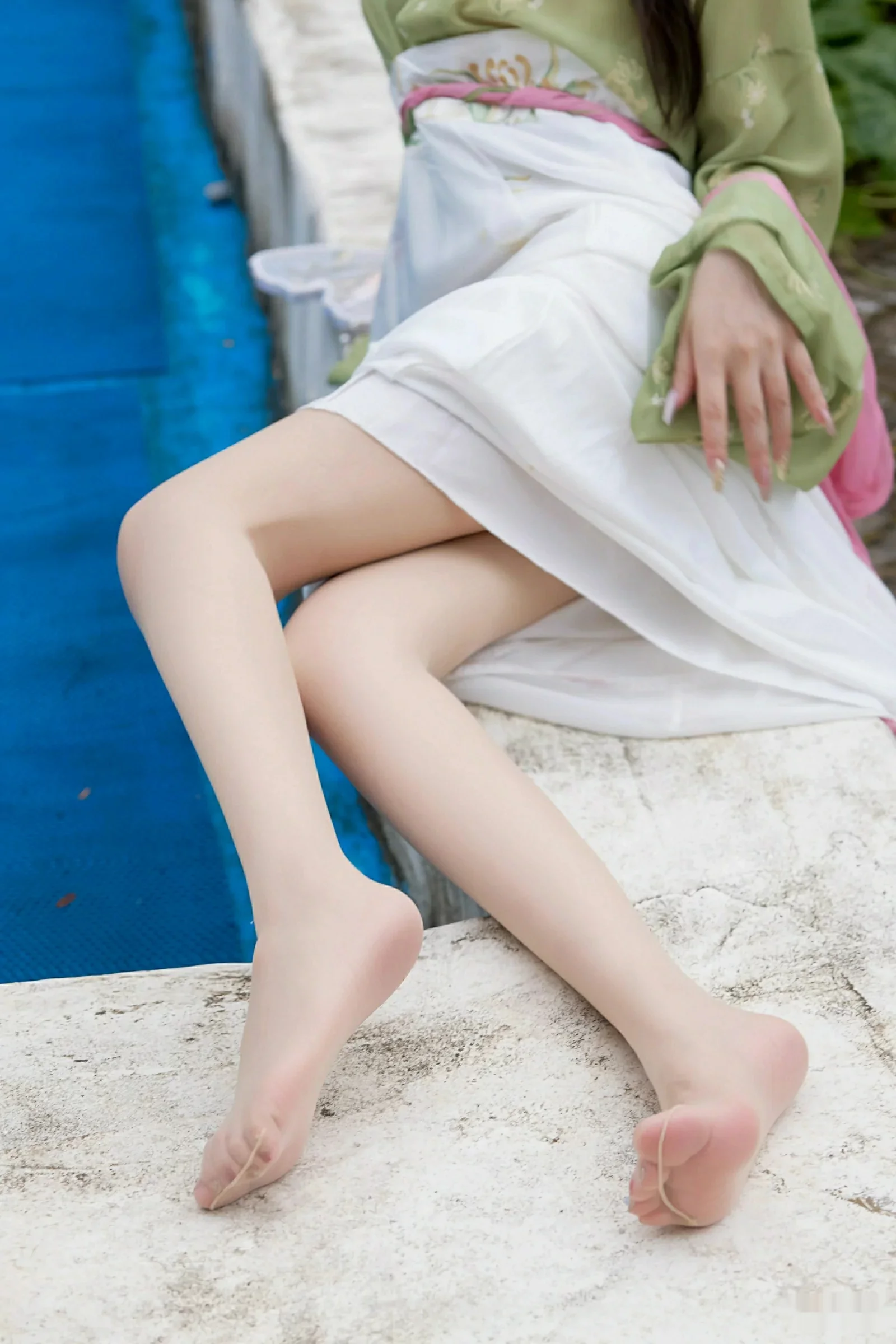 尹甜甜  [XiuRen]高清写真图 2025.09.30 No.10834 尹甜甜sunny 性感汉服第16张图片