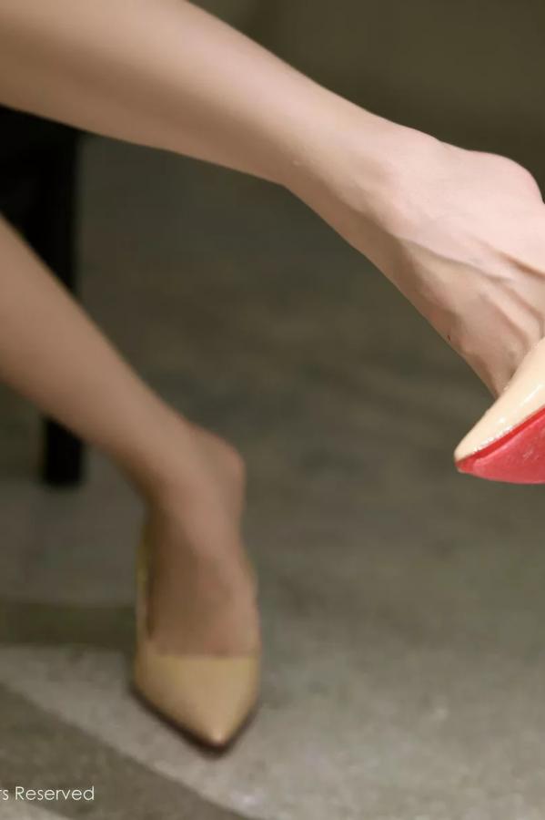 尹甜甜  [XiuRen]高清写真图 2025.10.23 No.10902 尹甜甜sunny 瑜伽服饰第44张图片