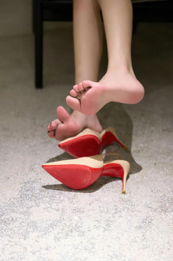 尹甜甜  [XiuRen]高清写真图 2025.10.23 No.10902 尹甜甜sunny 瑜伽服饰第46张图片