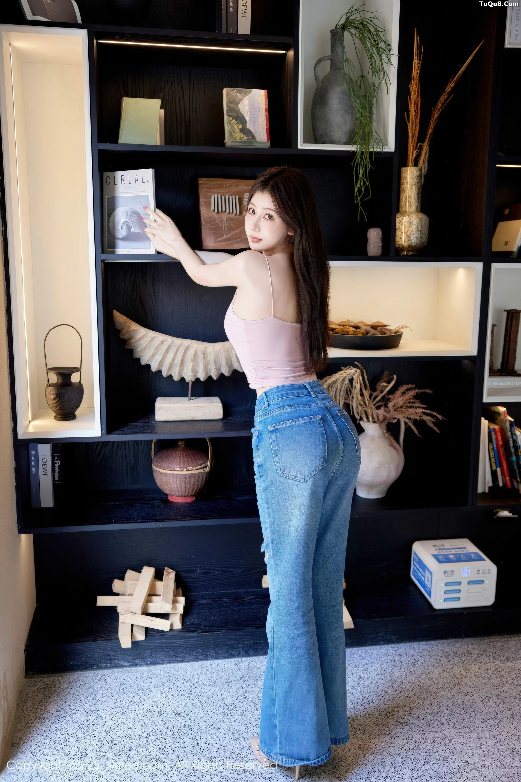 尹甜甜  [XiuRen]高清写真图 2025.11.13 No.10983 尹甜甜sunny 情趣内衣第1张图片