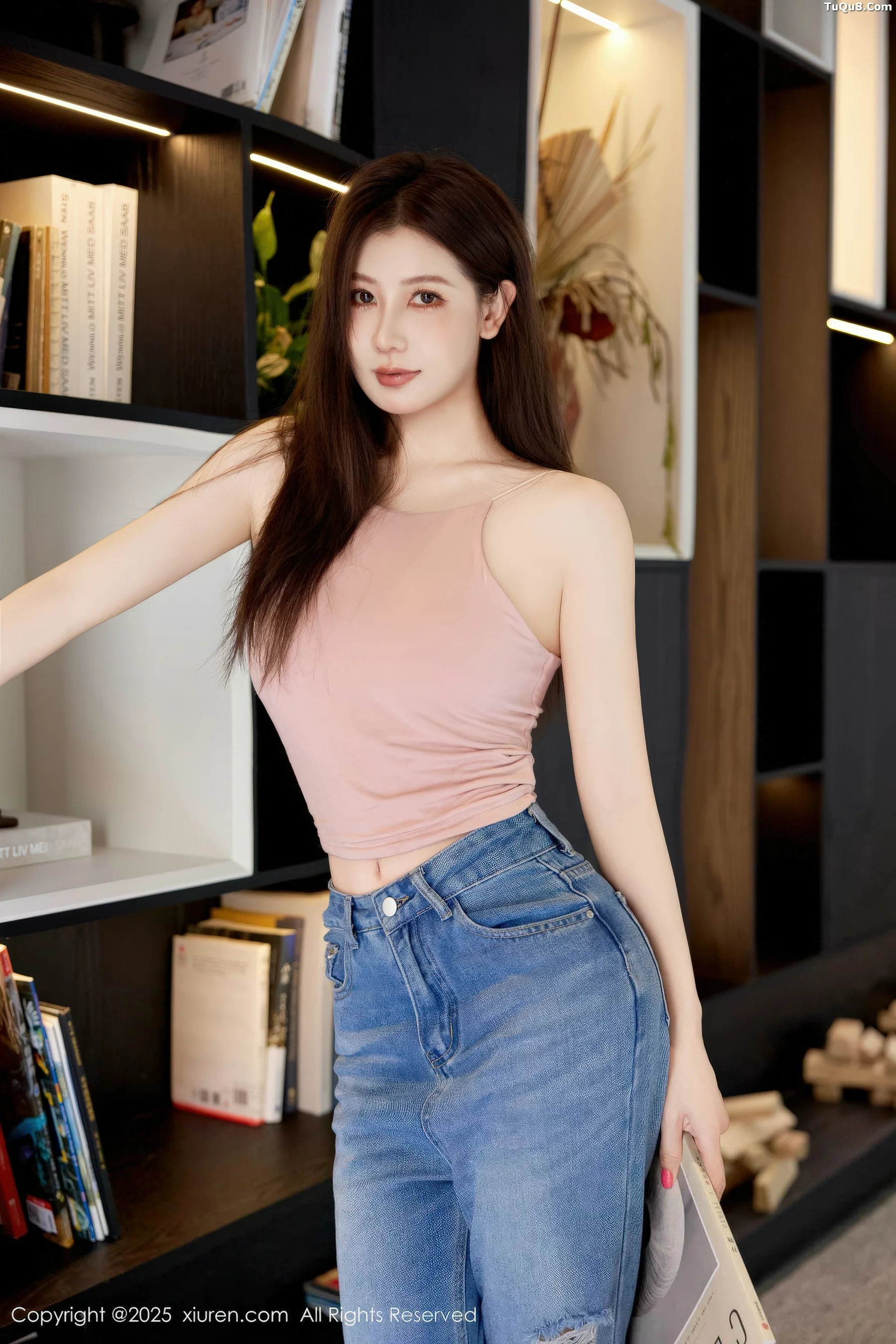 尹甜甜  [XiuRen]高清写真图 2025.11.13 No.10983 尹甜甜sunny 情趣内衣第6张图片