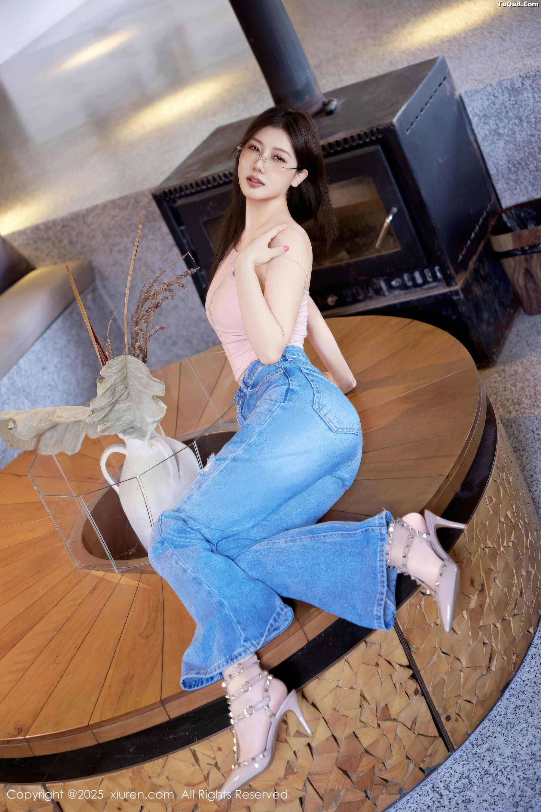 尹甜甜  [XiuRen]高清写真图 2025.11.13 No.10983 尹甜甜sunny 情趣内衣第14张图片