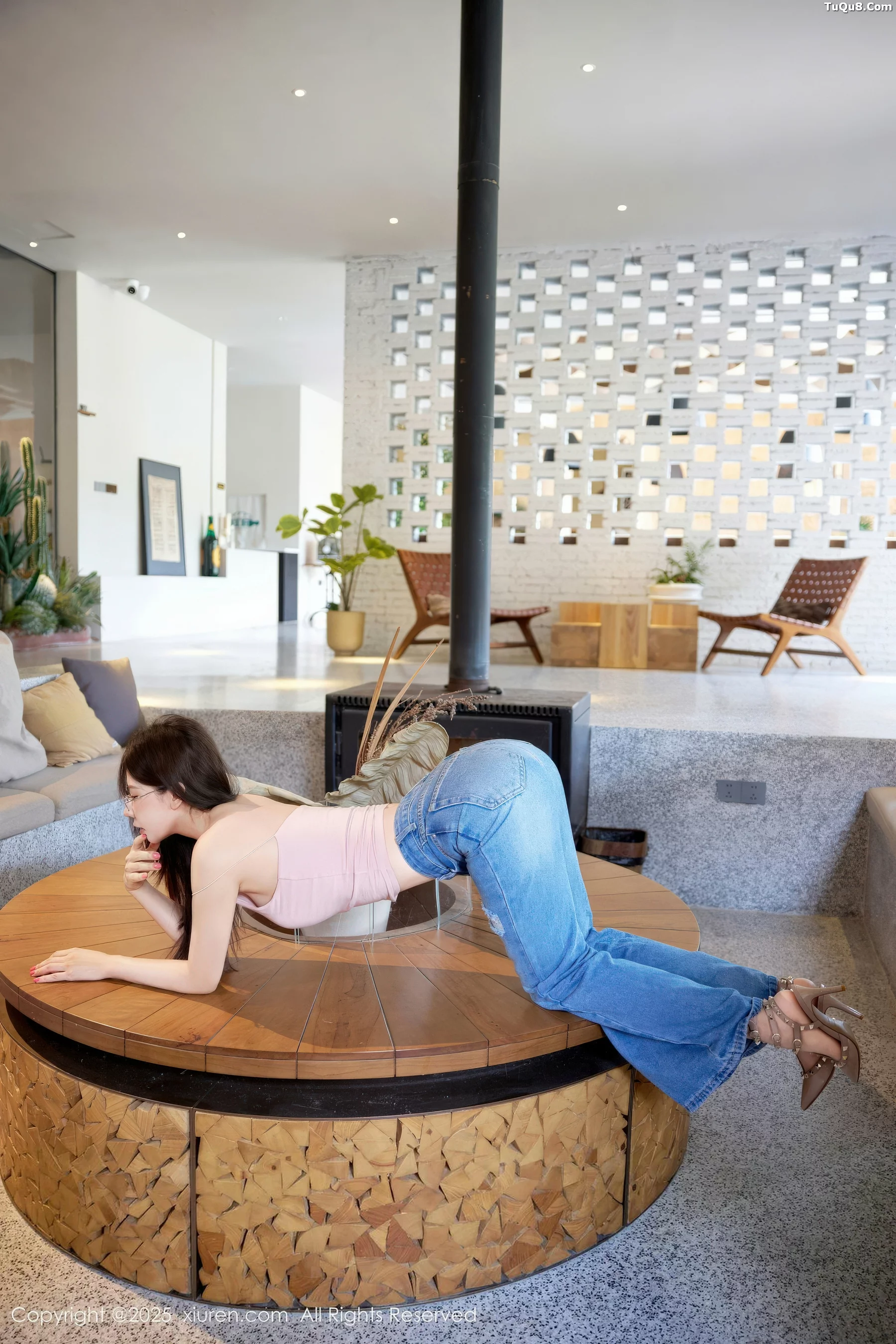 尹甜甜  [XiuRen]高清写真图 2025.11.13 No.10983 尹甜甜sunny 情趣内衣第21张图片