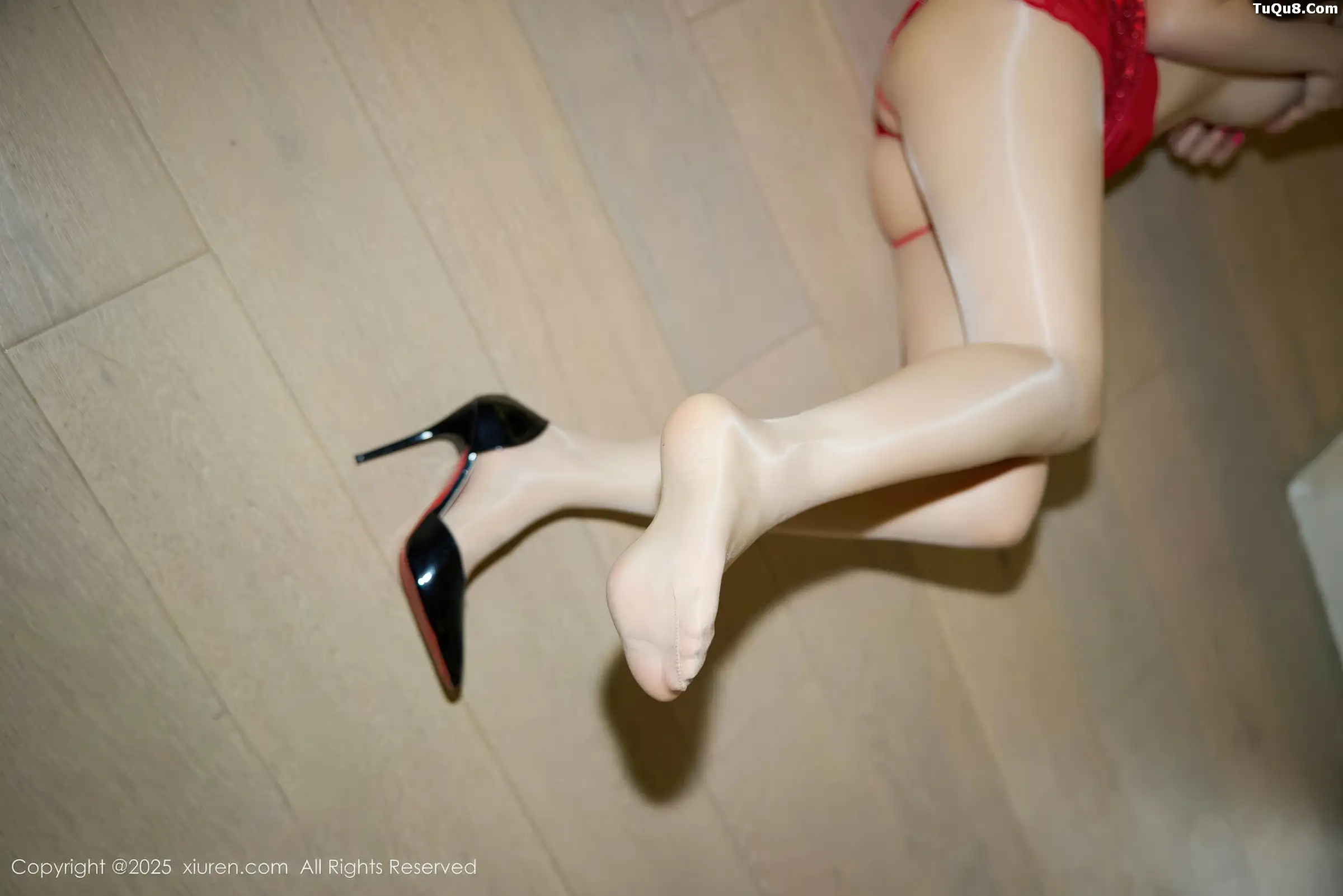 尹甜甜  [XiuRen]高清写真图 2025.11.25 No.11031 尹甜甜sunny 闪亮肉丝第38张图片