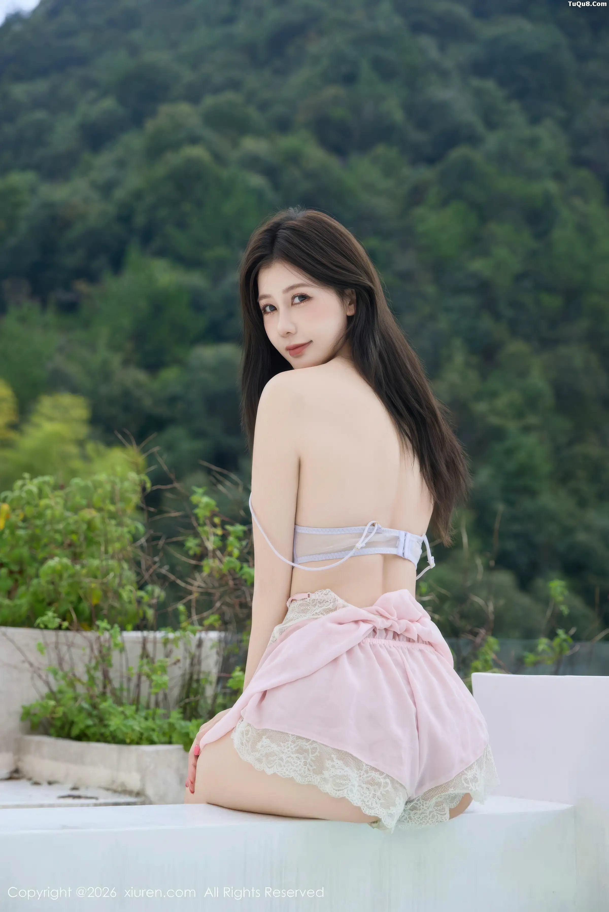 尹甜甜  [XiuRen]高清写真图 2026.01.04 No.11190 尹甜甜 性感泳衣第17张图片