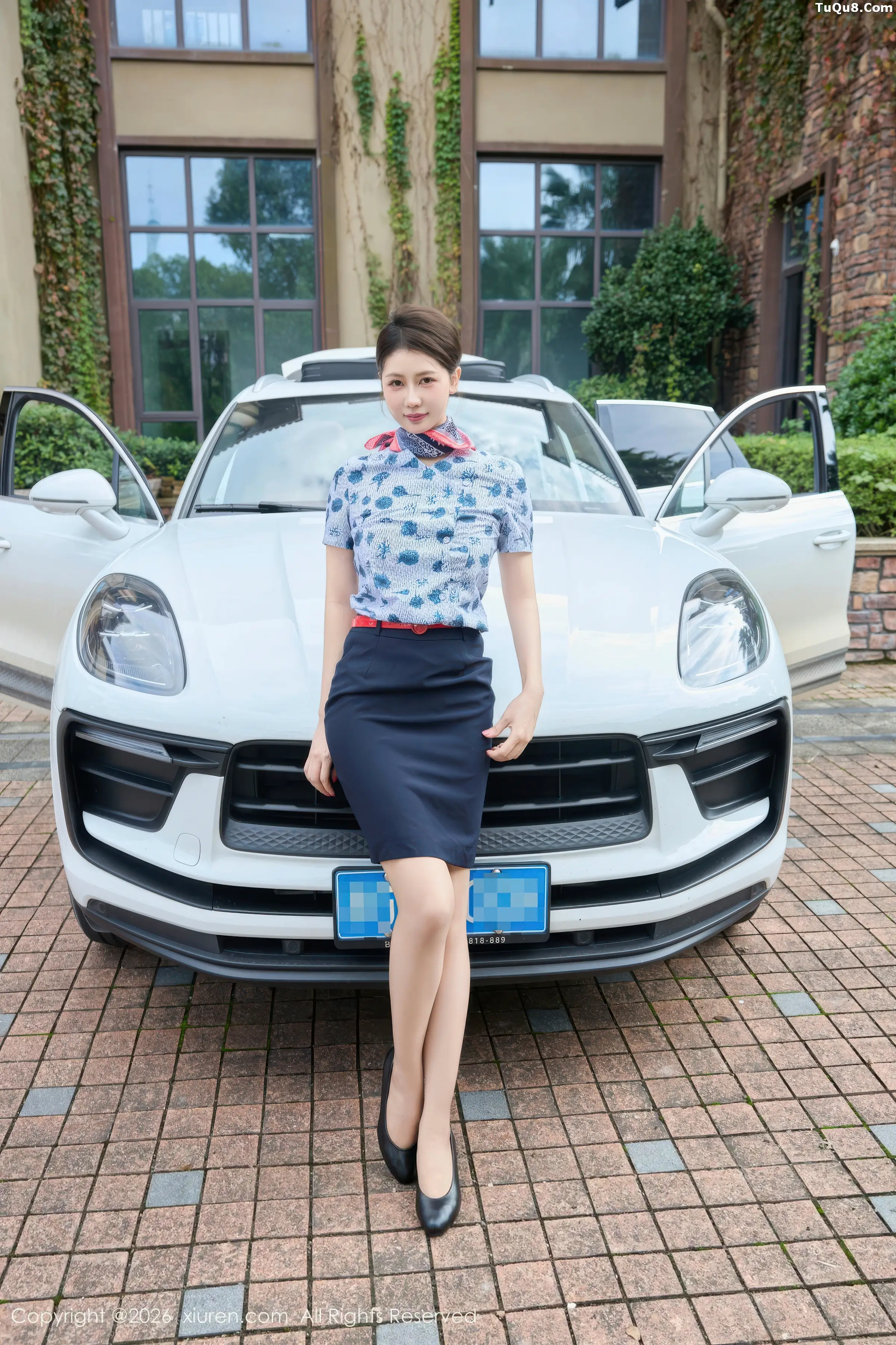 尹甜甜  [XiuRen]高清写真图 2026.01.16 No.11241 尹甜甜 空姐制服第1张图片