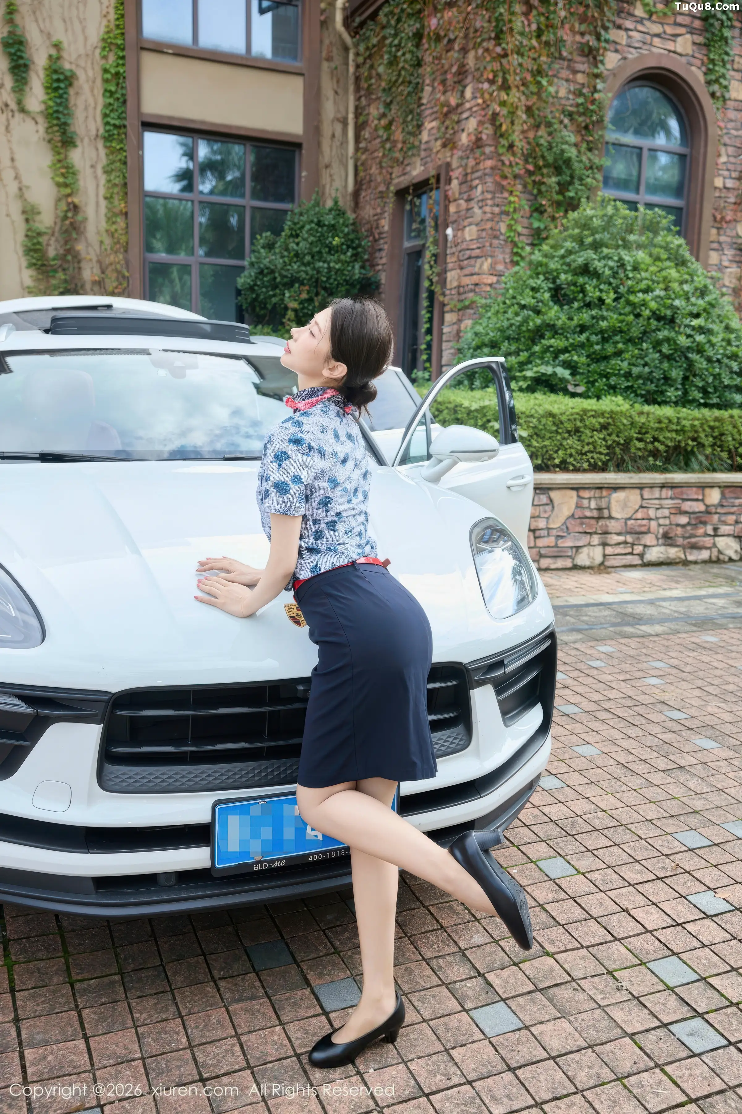 尹甜甜  [XiuRen]高清写真图 2026.01.16 No.11241 尹甜甜 空姐制服第3张图片