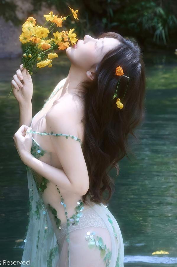 尹甜甜  XiuRen秀人网 NO.10756 尹甜甜 - 户外小溪淡绿透视纱裙仙气性感写真第17张图片