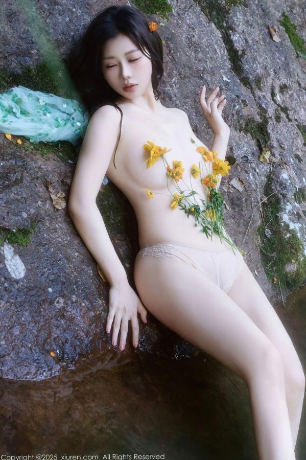 尹甜甜  XiuRen秀人网 NO.10756 尹甜甜 - 户外小溪淡绿透视纱裙仙气性感写真第52张图片