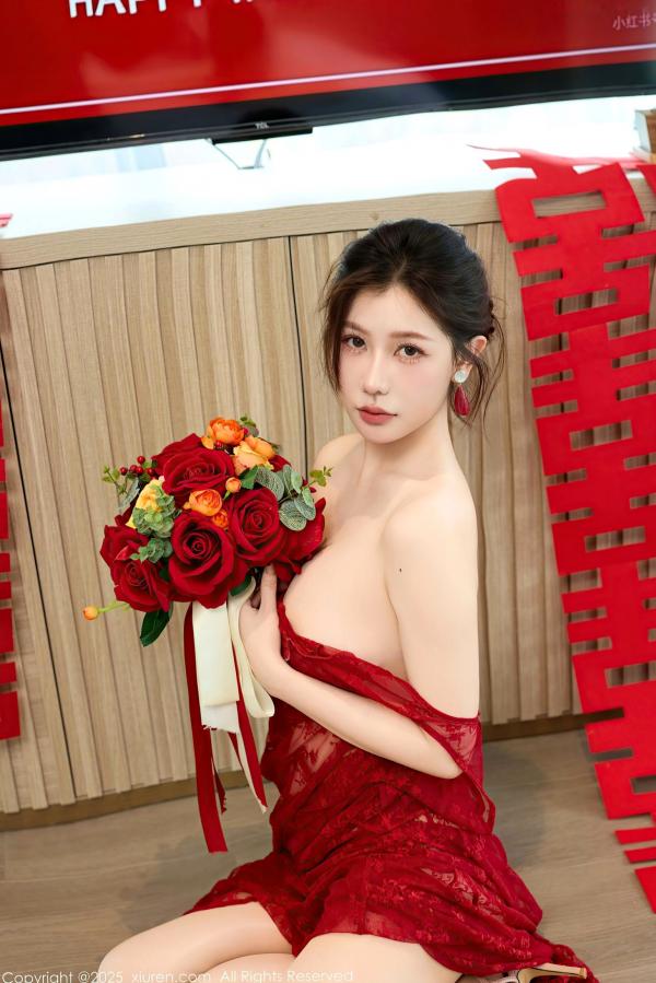 尹甜甜   秀人网XiuRen 10578 尹甜甜：红色透视蕾丝新娘装内衣私房照，喜庆婚房诱惑写真，肤白貌美身材极品，尽显御姐迷人妩媚风情第43张图片