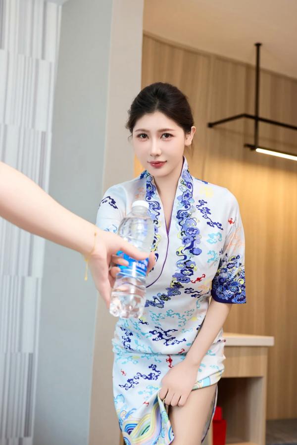 尹甜甜   尹甜甜空姐的服务私房写真，黑丝长腿制服诱惑，曼妙身姿尽显极致魅力[73P]第5张图片