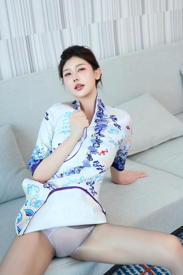 尹甜甜   尹甜甜空姐的服务私房写真，黑丝长腿制服诱惑，曼妙身姿尽显极致魅力[73P]第19张图片