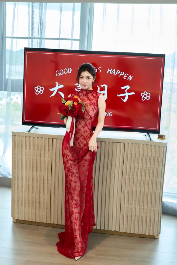 尹甜甜   尹甜甜出嫁：红色透视蕾丝长裙婚房私房写真 [85P]第3张图片