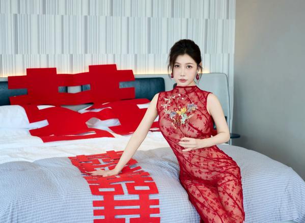 尹甜甜   尹甜甜出嫁：红色透视蕾丝长裙婚房私房写真 [85P]第11张图片