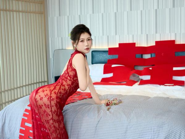 尹甜甜   尹甜甜出嫁：红色透视蕾丝长裙婚房私房写真 [85P]第21张图片