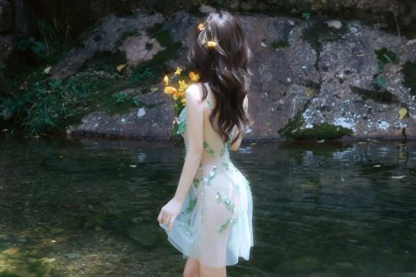 尹甜甜   尹甜甜 - 森林溪谷灵动写真 户外湿身野性私房 唯美自然花朵艺术 治愈系女神写真 [73P]第6张图片
