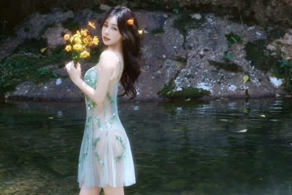 尹甜甜   尹甜甜 - 森林溪谷灵动写真 户外湿身野性私房 唯美自然花朵艺术 治愈系女神写真 [73P]第9张图片