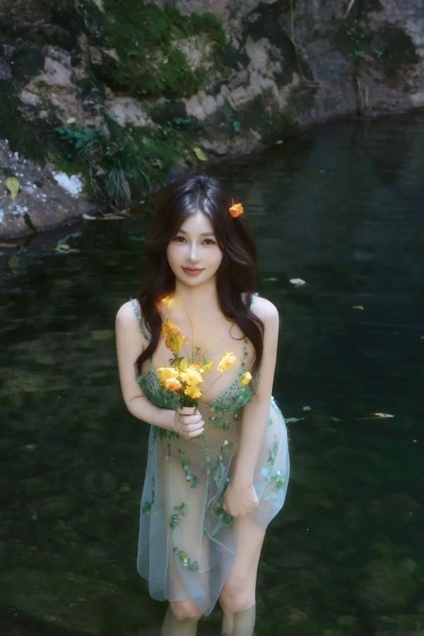 尹甜甜   尹甜甜 - 森林溪谷灵动写真 户外湿身野性私房 唯美自然花朵艺术 治愈系女神写真 [73P]第10张图片