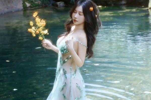 尹甜甜   尹甜甜 - 森林溪谷灵动写真 户外湿身野性私房 唯美自然花朵艺术 治愈系女神写真 [73P]第13张图片