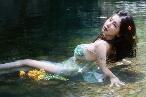 尹甜甜   尹甜甜 - 森林溪谷灵动写真 户外湿身野性私房 唯美自然花朵艺术 治愈系女神写真 [73P]第23张图片