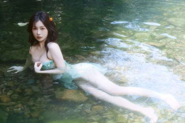 尹甜甜   尹甜甜 - 森林溪谷灵动写真 户外湿身野性私房 唯美自然花朵艺术 治愈系女神写真 [73P]第28张图片
