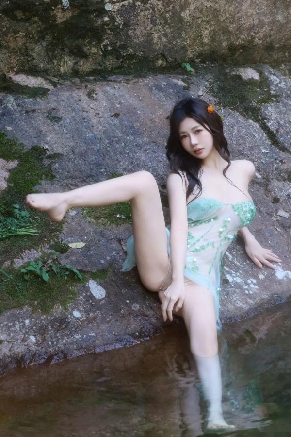 尹甜甜   尹甜甜 - 森林溪谷灵动写真 户外湿身野性私房 唯美自然花朵艺术 治愈系女神写真 [73P]第42张图片