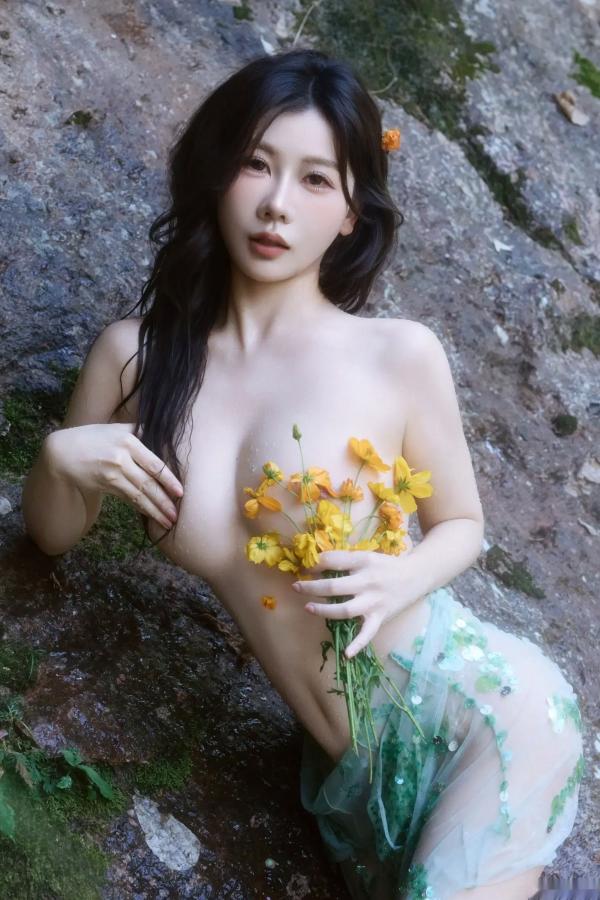 尹甜甜   尹甜甜 - 森林溪谷灵动写真 户外湿身野性私房 唯美自然花朵艺术 治愈系女神写真 [73P]第53张图片