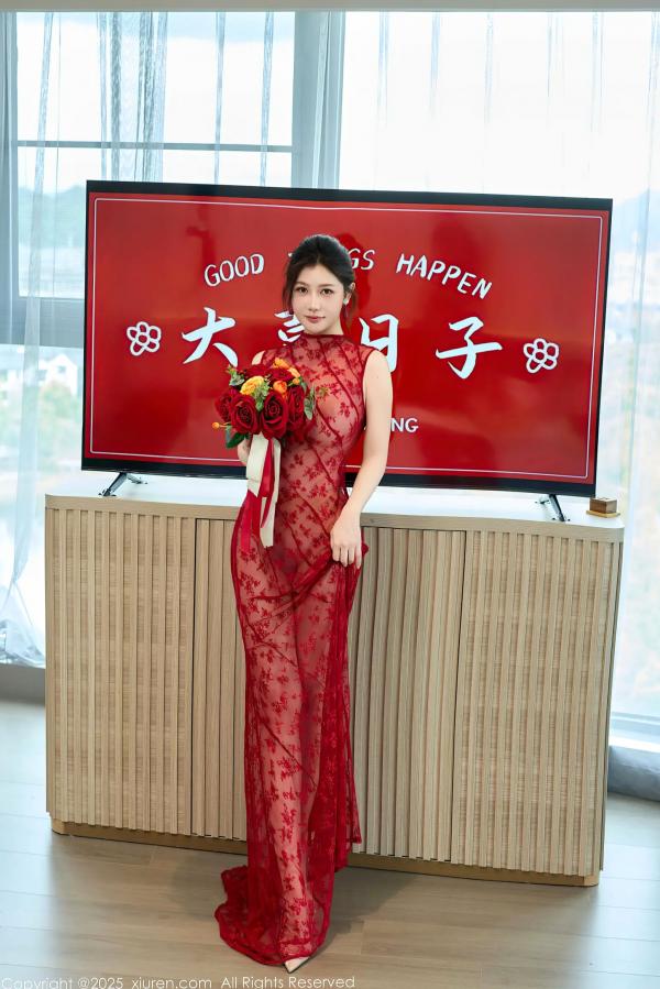 尹甜甜   [秀人]尹甜甜：新婚大喜主题私房，红妆魅影极致诱惑，白皙尤物展现性感魅力大尺度套图第3张图片