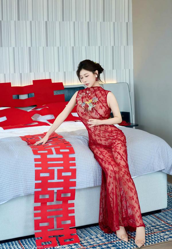 尹甜甜   [秀人]尹甜甜：新婚大喜主题私房，红妆魅影极致诱惑，白皙尤物展现性感魅力大尺度套图第9张图片