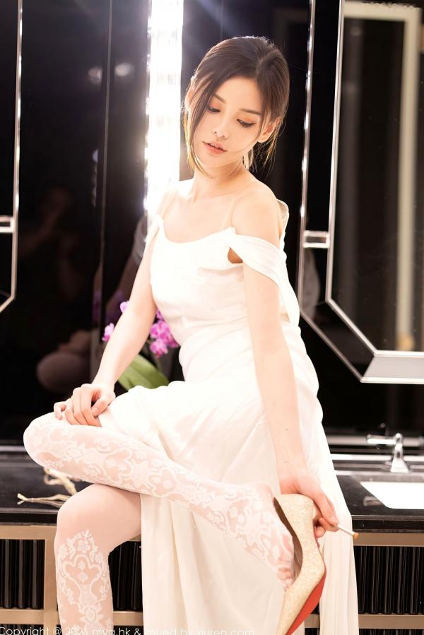 小夕juju   MyGirl美媛馆-552-小夕Juju-纯白新娘礼服诱惑写真，修长美腿演绎极致丝袜视觉盛宴，江浙沪旅拍唯美浪漫风格第59张图片
