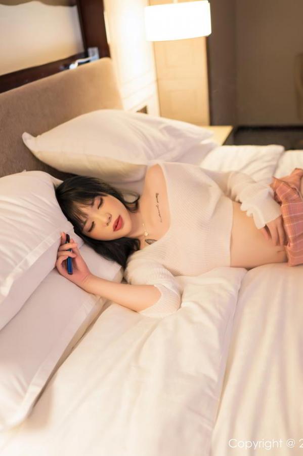Arude薇薇  模特Arude薇薇 清纯格子裙系列第30张图片
