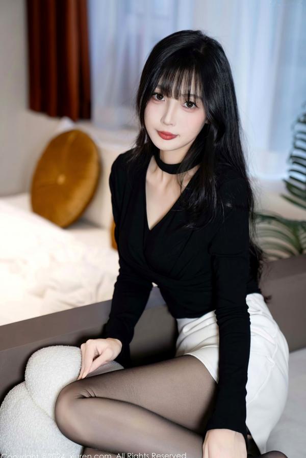 林星阑   秀人网林星阑黑丝私房写真：黑T恤白短裙搭配暗绿色诱惑内衣，冷艳气质女神演绎极致魅力第29张图片