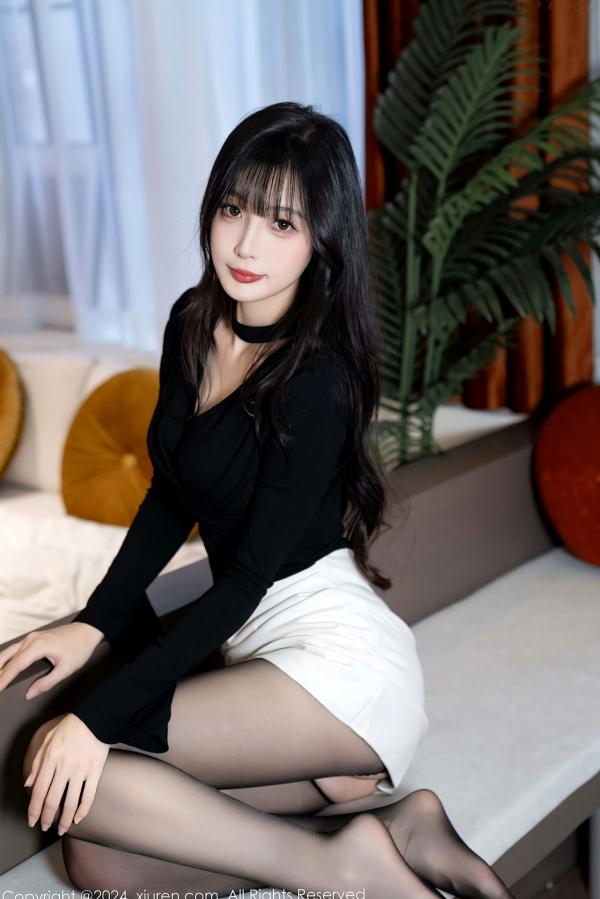 林星阑   秀人网林星阑黑丝私房写真：黑T恤白短裙搭配暗绿色诱惑内衣，冷艳气质女神演绎极致魅力第33张图片