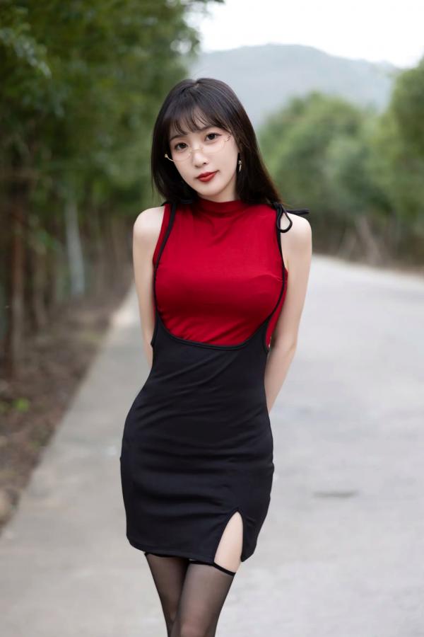 林星阑   《林星阑 红衣黑丝[85P] 豪车内丝袜美腿写真集 御姐眼镜造型性感诱惑》第1张图片