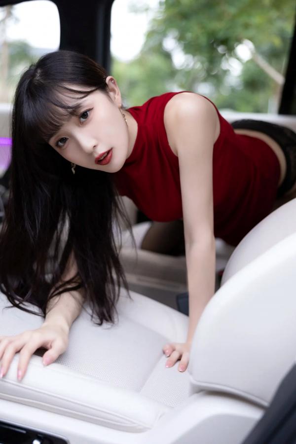 林星阑   《林星阑 红衣黑丝[85P] 豪车内丝袜美腿写真集 御姐眼镜造型性感诱惑》第50张图片