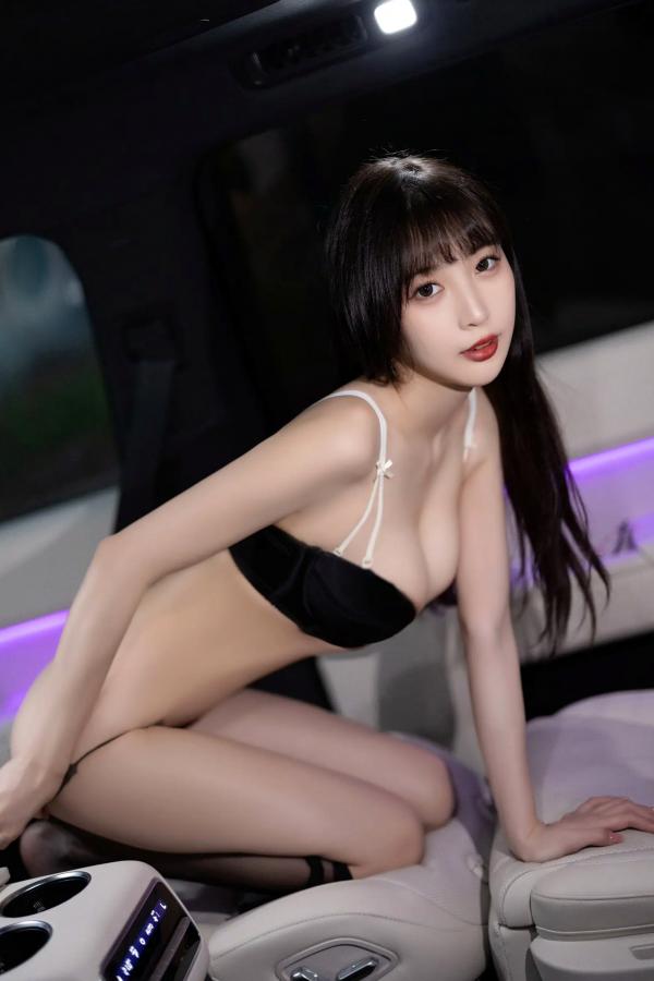 林星阑   《林星阑 红衣黑丝[85P] 豪车内丝袜美腿写真集 御姐眼镜造型性感诱惑》第82张图片