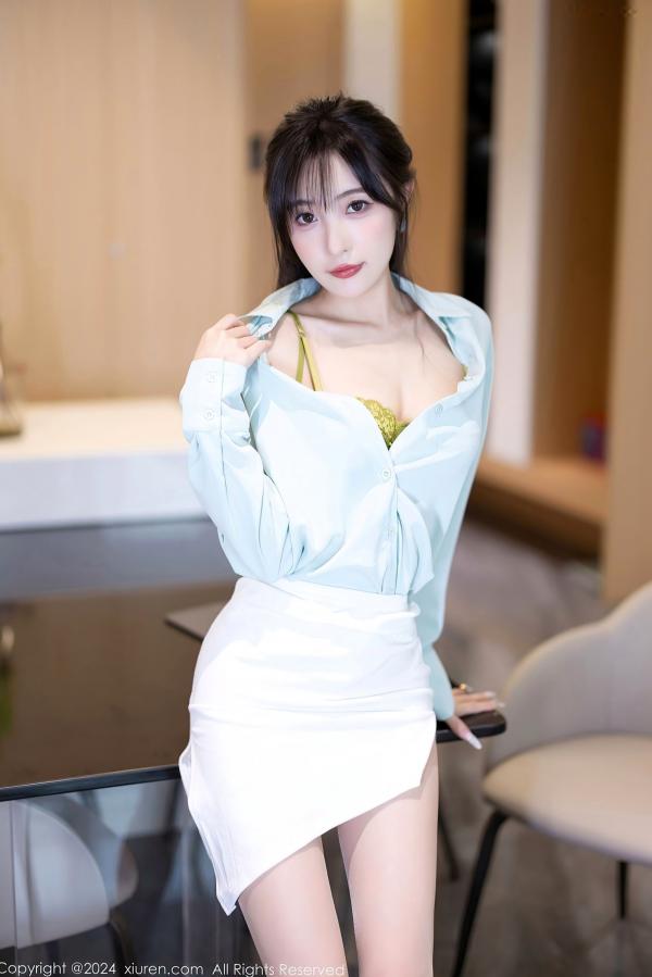 林星阑   林星阑 - 职场OL制服办公室诱惑, 极致私房丝袜美腿, 秀人网高清写真集第16张图片