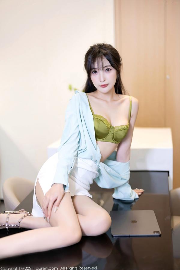 林星阑   林星阑 - 职场OL制服办公室诱惑, 极致私房丝袜美腿, 秀人网高清写真集第24张图片