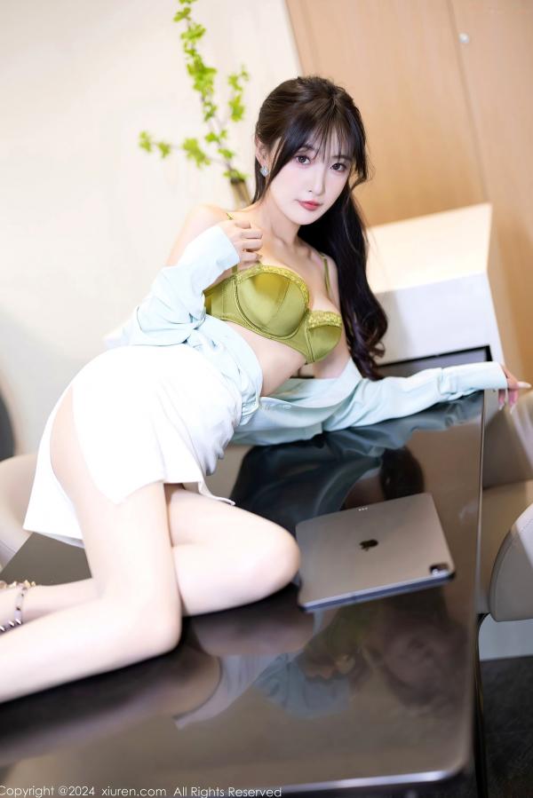 林星阑   林星阑 - 职场OL制服办公室诱惑, 极致私房丝袜美腿, 秀人网高清写真集第29张图片