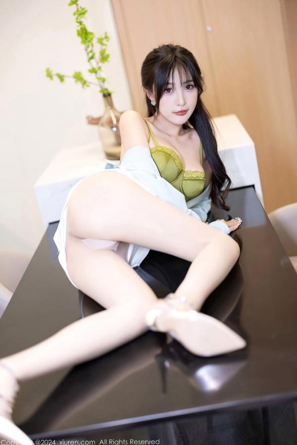 林星阑   林星阑 - 职场OL制服办公室诱惑, 极致私房丝袜美腿, 秀人网高清写真集第30张图片