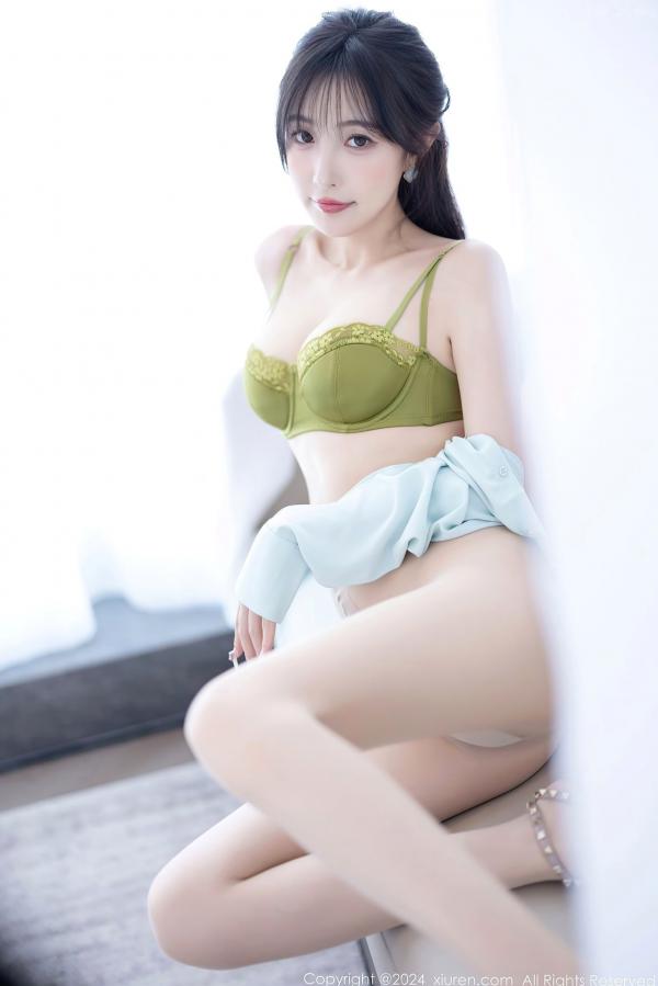 林星阑   林星阑 - 职场OL制服办公室诱惑, 极致私房丝袜美腿, 秀人网高清写真集第51张图片