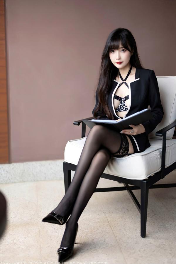 林星阑   XiaoYu语画界-1149-林星阑：黑色OL制服诱惑，豹纹情趣内衣与黑丝美腿，演绎冷艳职场御姐风第9张图片