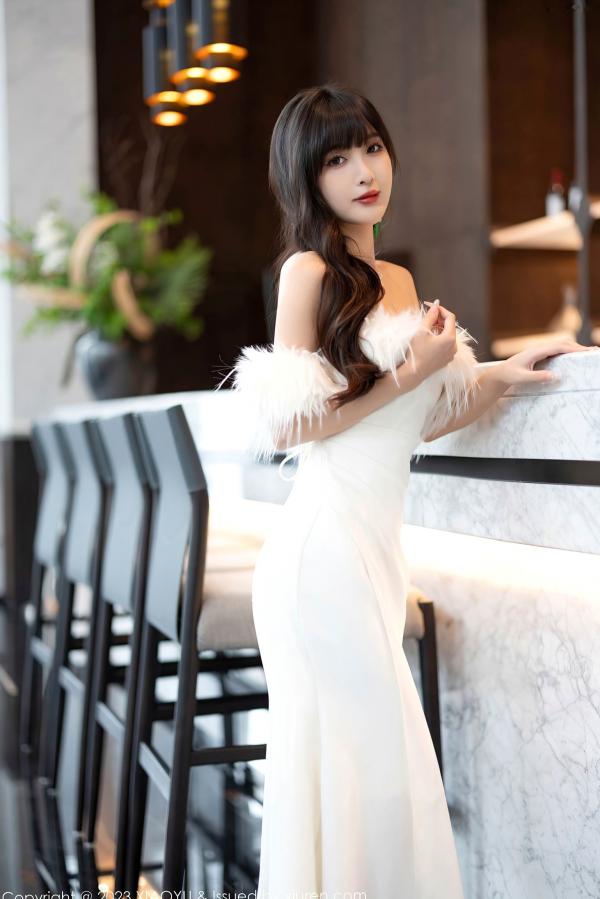 林星阑   XiaoYu语画界-1120-林星阑：纯白羽毛礼服极致诱惑，优雅私房写真展现雪白肌肤与修长美腿，尽显迷人女神风采第3张图片