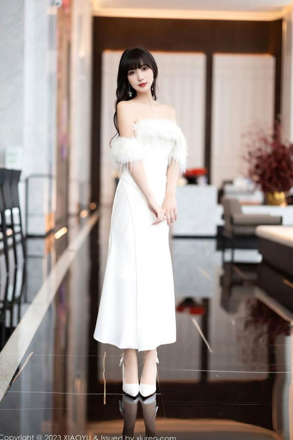 林星阑   XiaoYu语画界-1120-林星阑：纯白羽毛礼服极致诱惑，优雅私房写真展现雪白肌肤与修长美腿，尽显迷人女神风采第5张图片
