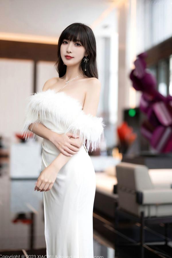 林星阑   XiaoYu语画界-1120-林星阑：纯白羽毛礼服极致诱惑，优雅私房写真展现雪白肌肤与修长美腿，尽显迷人女神风采第8张图片