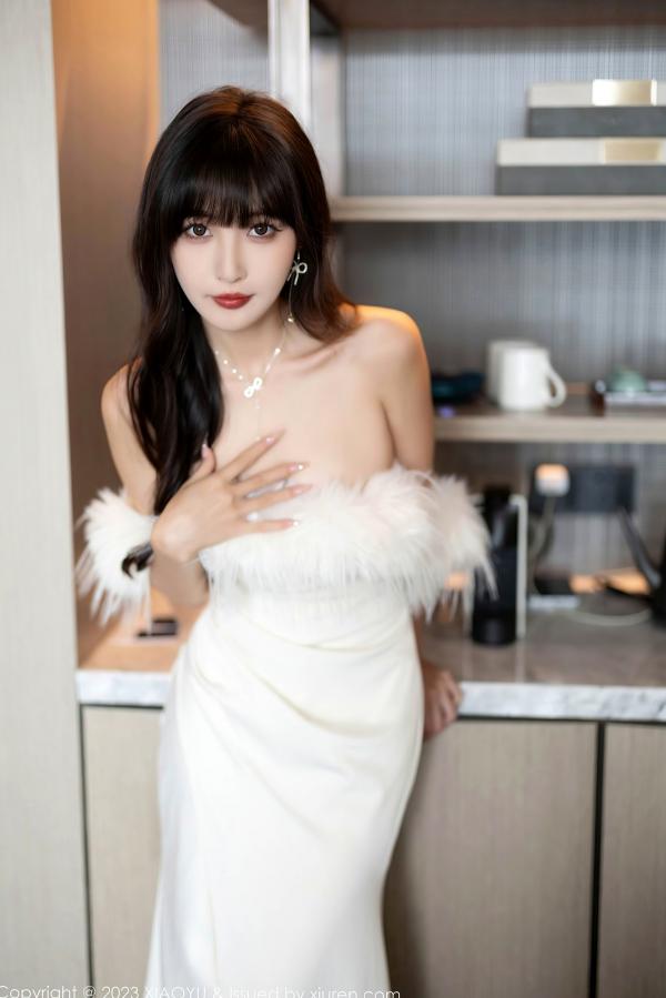 林星阑   XiaoYu语画界-1120-林星阑：纯白羽毛礼服极致诱惑，优雅私房写真展现雪白肌肤与修长美腿，尽显迷人女神风采第11张图片