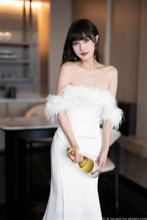 林星阑   XiaoYu语画界-1120-林星阑：纯白羽毛礼服极致诱惑，优雅私房写真展现雪白肌肤与修长美腿，尽显迷人女神风采第12张图片
