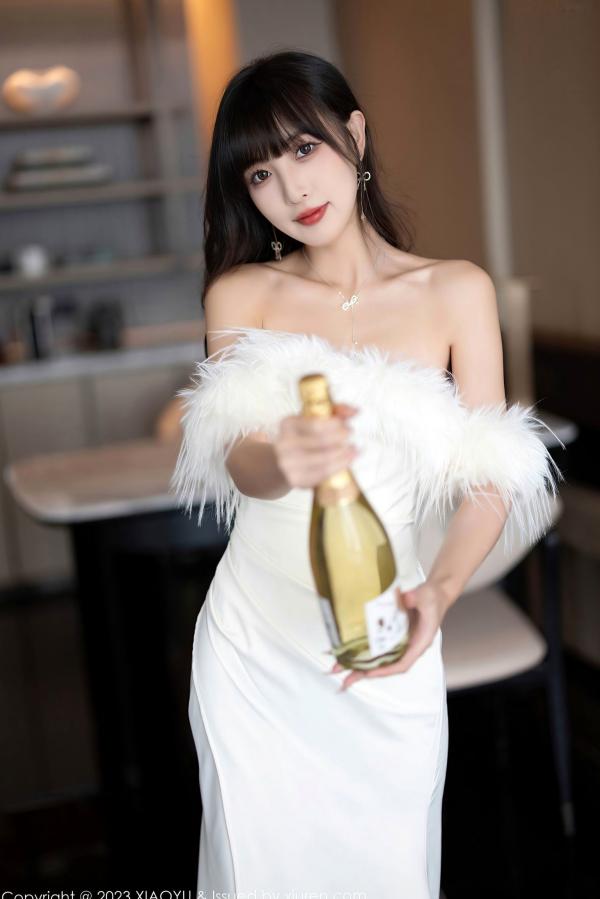 林星阑   XiaoYu语画界-1120-林星阑：纯白羽毛礼服极致诱惑，优雅私房写真展现雪白肌肤与修长美腿，尽显迷人女神风采第13张图片
