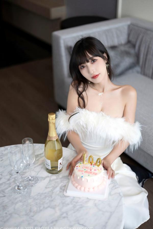 林星阑   XiaoYu语画界-1120-林星阑：纯白羽毛礼服极致诱惑，优雅私房写真展现雪白肌肤与修长美腿，尽显迷人女神风采第21张图片
